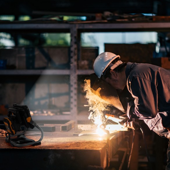 "Power up Your Projects with the KLI 20V-20 Cordless Light | KSEIBI"