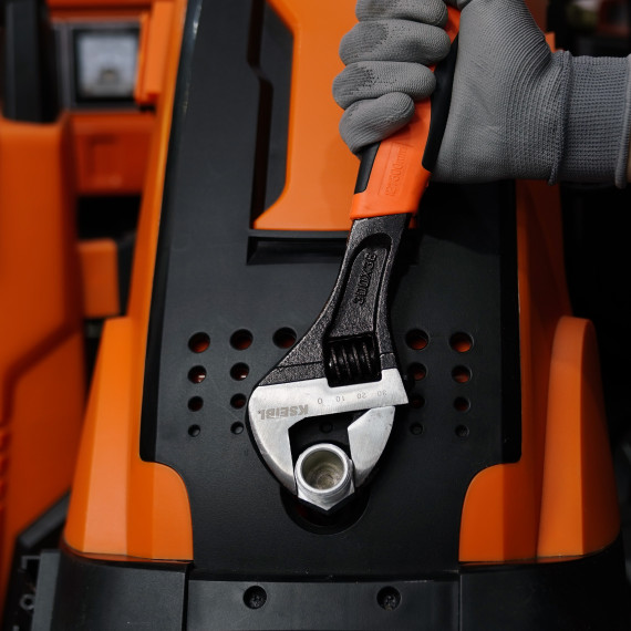 High-Quality Adjustable Wrench for Professionals | KSEIBI